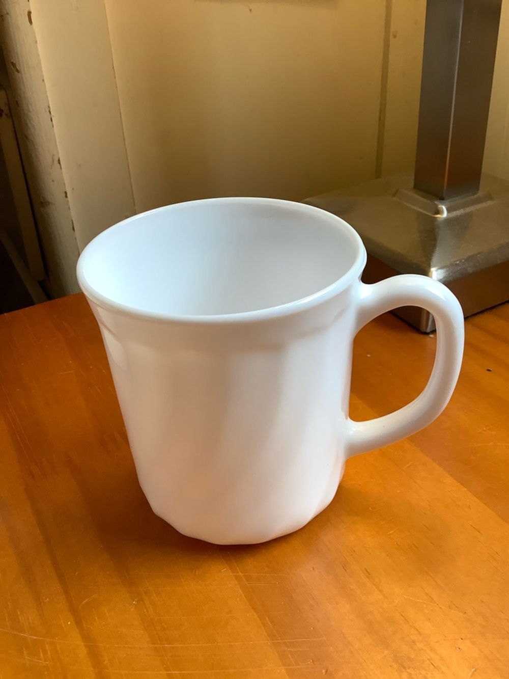 Arcopal France | Set of 4 White Glass Swirl Mug - Picture 4 of 6